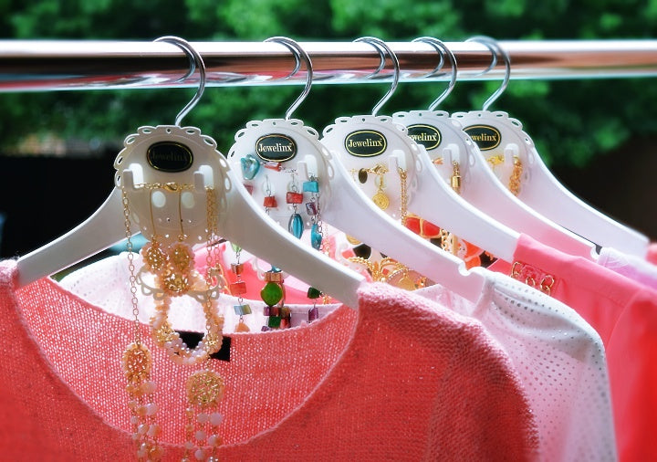 JEWELINX stores & displays your jewelry with every outfit